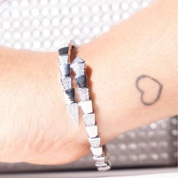 Arrowhead Wrap Bracelet – Stylish Women’s Jewelry in Gold & Silver - Picture 5 of 9